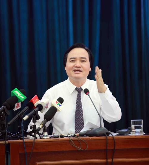 Kementerian Pendidikan dan Pelatihan Vietnam terus memeriksa kembali dan menyesuaikan cara menyelenggarakan ujian tahun 2017 - ảnh 1