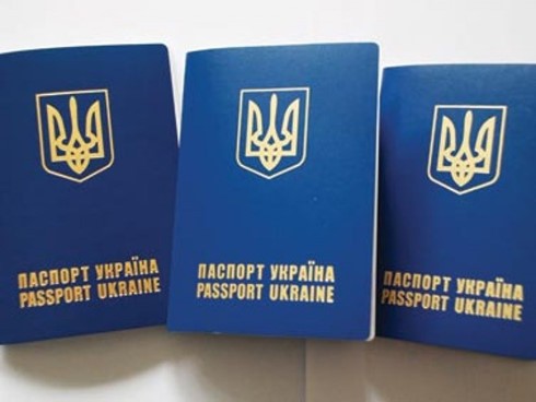 Parlemen Eropa mendukung rekomendasi babas visa untuk warga negara Ukraina - ảnh 1