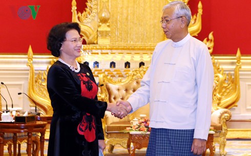 Ketua MN Vietnam, Nguyen Thi Kim Ngan bertemu dengan Presiden Myanmar, Htin Kyaw - ảnh 1