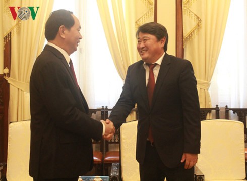 Presiden Vietnam, Tran Dai Quang menerima Duta Besar Mongolia, Dorj Enkhbat - ảnh 1
