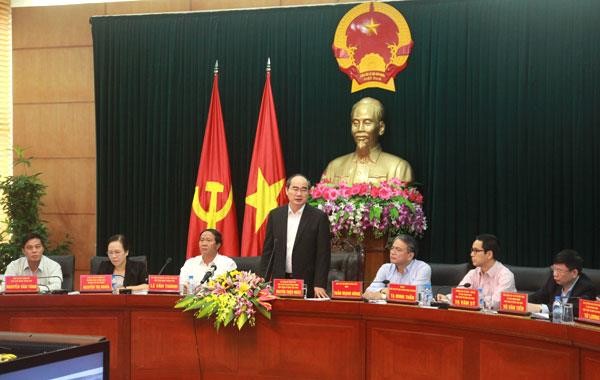 Ketua Pengurus Besar Front Tanah Air Vietnam, Nguyen Thien Nhan mengadakan temu kerja dengan kota Hai Phong tentang pembangunan kota pintar - ảnh 1