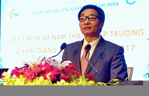 Deputi PM Vu Duc Dam menghadiri upacara peringatan ultah ke-60 berdirinya Sekolah Tinggi  Industri kota Ho Chi Minh - ảnh 1