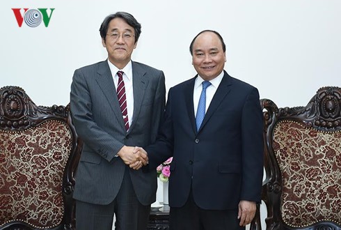 PM Vietnam,Nguyen Xuan Phuc  menerima Dubes Jepang, Kunia Umeda - ảnh 1