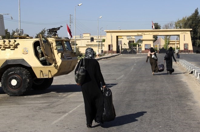 Koridor perbatasan Rafah yang bersambungan dengan jalur Gaza telah dibuka kembali oleh Mesir - ảnh 1
