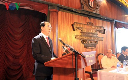 Presiden  Vietnam Tran Dai Quang menghadiri Forum Badan Usaha Vietnam-Kuba - ảnh 1