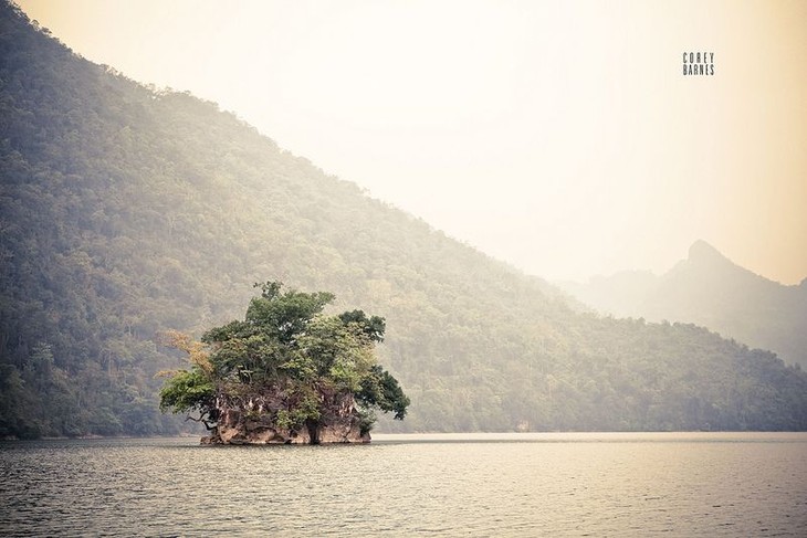 Danau Ba Be: Danau air tawar  yang paling besar  di lereng  gunung  di Vietnam - ảnh 1
