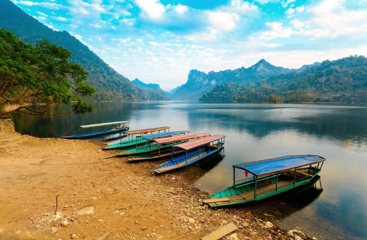 Danau Ba Be: Danau air tawar  yang paling besar  di lereng  gunung  di Vietnam - ảnh 4