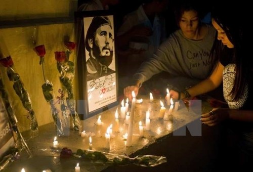Dunia  memuji Fidels Castro sebagai tokoh terkemuka - ảnh 1