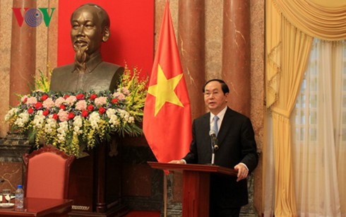 Presiden Vietnam, Tran Dai Quang bertemu dengan 115 wirausaha yang tipikal - ảnh 1
