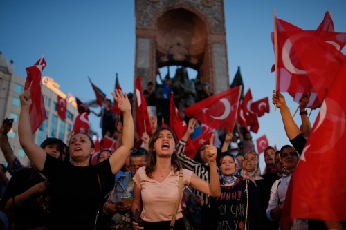 Pemerintah Turki memecat  lagi  6000 orang - ảnh 1