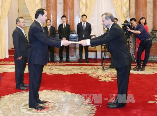 Presiden Vietnam, Tran Dai Quang menerima para Dubes yang datang menyampaikan surat mandat - ảnh 2
