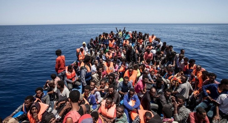 Italia terus menyelamatkan  ribuan  migran di Laut Tengah - ảnh 1