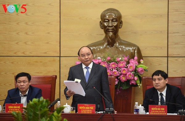 PM Vietnam, Nguyen Xuan Phuc meminta kepada provinsi Nghe An supaya menjadi satu provinsi yang lumayan pada tahun 2025 - ảnh 1