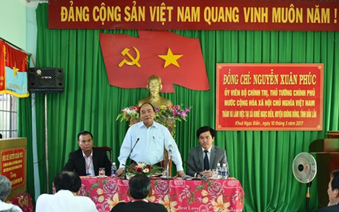 PM Vietnam, Nguyen Xuan Phuc melakukan kunjungan di kecamatan Khue Ngoc Dien, kabupaten Krong Bong, provinsi Dac Lac - ảnh 1