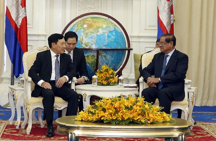 Meningkatkan lebih lanjut lagi hasil-guna kerjasama komprehensif antara Vietnam dan Kamboja - ảnh 1