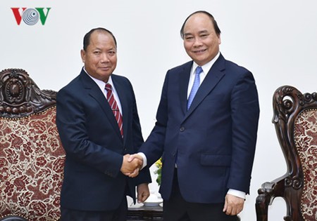 PM Vietnam, Nguyen Xuan Phuc  menerima Menteri Keamanan Laos - ảnh 1