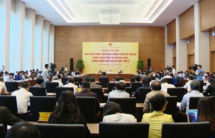 Persidangan anggota MN Vietnam yang bekerja penuh waktu berbahas tentang RUU mengenai  Bantuan untuk Badan Usaha Kecil dan Menengah - ảnh 1