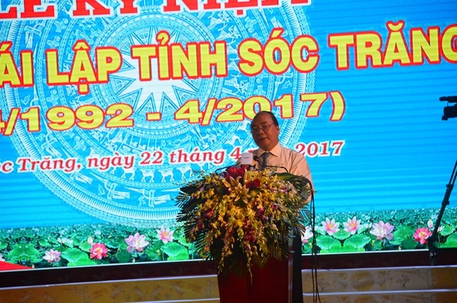 PM Vietnam, Nguyen Xuan Phuc menghadiri upacara peringatan ultah ke-25 terbentuknya kembali provinsi Soc Trang - ảnh 1