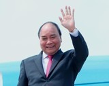 PM Vietnam Nguyen Xuan Phuc berangkat melakukan kunjungan resmi  di Republik Demokrasi Rakyat Laos - ảnh 1