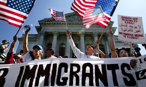 Gedung Putih menentang keputusan Presiden Donald Trump tentang  pencegahan perintah mengontrol kaum migran - ảnh 1