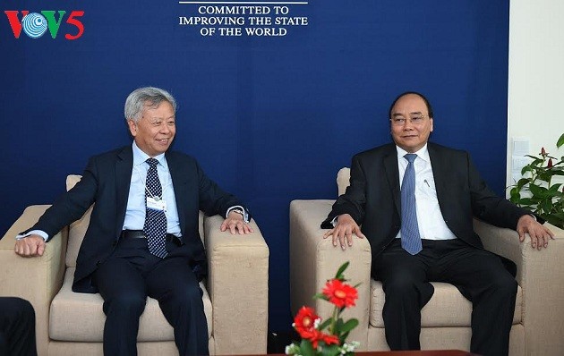 PM Vietnam, Nguyen Xuan Phuc menerima pimpinan WEF, AIIB dan Grup Cisco - ảnh 2