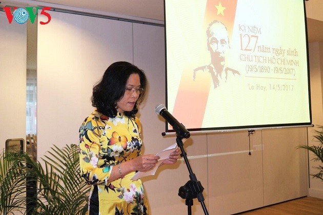 Memperingati ultah ke-127 Hari Lahirnya Presiden Ho Chi Minh di Belanda - ảnh 1