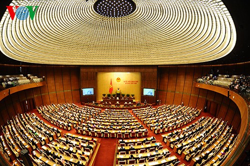 Majelis Nasional Vietnam membahas rancangan Resolusi mengenai penanganan utang bermasalah dari organisasi perkreditan - ảnh 1