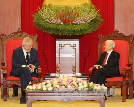 Sekjen KS PKV, Nguyen Phu Trong menerima Presiden Republik Czech, Milos Zeman - ảnh 1