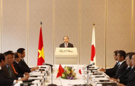 PM Vietnam, Nguyen Xuan Phuc  melakukan temu kerja dengan Keidanren - ảnh 1