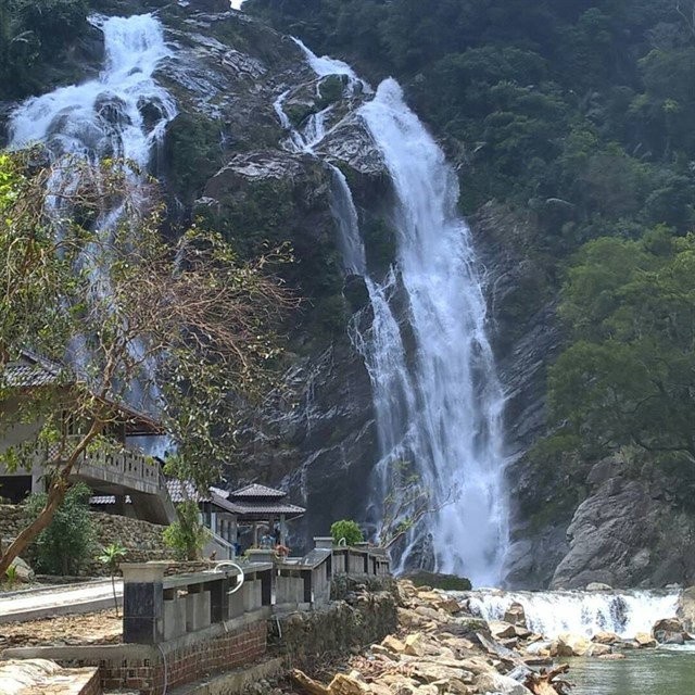Provinsi Quang Ngai mengembangkan potensi pariwisata - ảnh 4