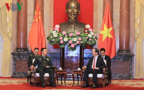 Pemimpin  Partai dan Negara Vietnam menerima Wakil Ketua Komisi Militer Sentral Tiongkok, Fan Changlong - ảnh 2