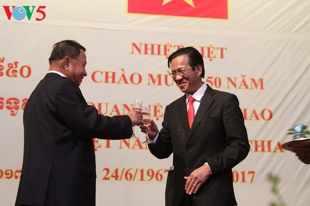 Resepsi khidmat memperingati ultah ke-50 hari penggalangan diplomatik Vietnam-Kamboja - ảnh 1