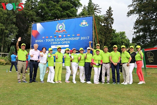 Turnamen Golf di Republik Czech mengaitkan orang Vietnam di Eropa - ảnh 1