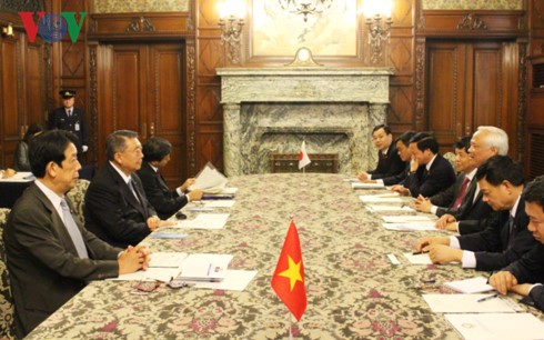 Wakil Ketua MN Vietnam, Uong Chu Luu mengunjungi Majelis Rendah dan Majelis Tinggi Jepang - ảnh 1
