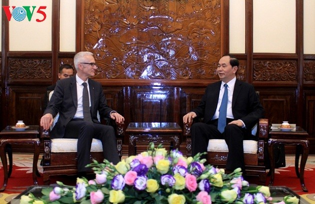 Presiden Vietnam, Tran Dai Quang menerima Sekjen Organisasi Interpol, Jurgen Stock  - ảnh 1