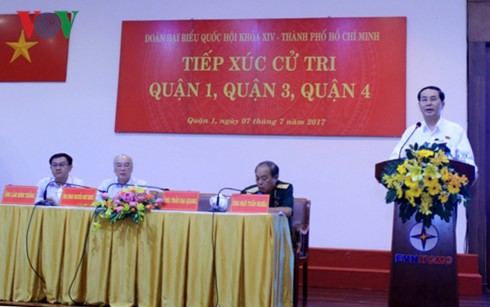 Presiden Vietnam, Tran Dai Quang  mengadakan kontak dengan para pemilih kota Ho Chi Minh - ảnh 1