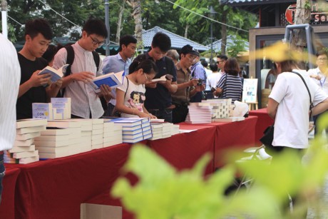 Hari Buku Israel untuk pertama kalinya diadakan di Vietnam Kedutaan Besar Israel di Vietnam   - ảnh 1