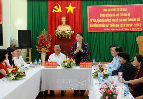 Partai dan Negara Vietnam selalu memperhatikan  kebijakan terhadap orang-orang yang berjasa - ảnh 2