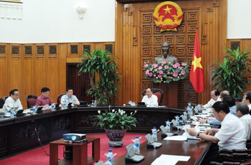 PM Vietnam Nguyen Xuan Phuc: Memperhebat  reformasi  institusi ekonomi Tanah Air - ảnh 1