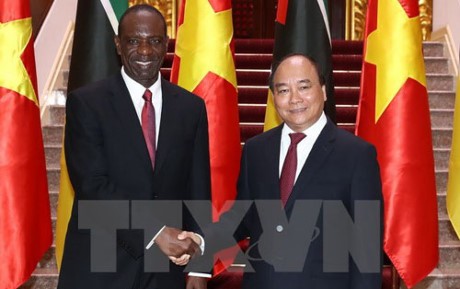 PM Mozambik, Carlos Agostinho do Rosario mengakhiri kunjungan resmi di Vietnam - ảnh 1