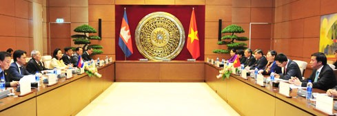 Meningkatkan hasil-guna kerjasama antara Parlemen dua negara Vietnam dan Kamboja - ảnh 1