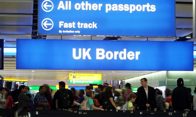 Inggeris berkomitmen akanmemberikan bebas visa masuk bagi warga negara Uni Eropa pasca Brexit - ảnh 1