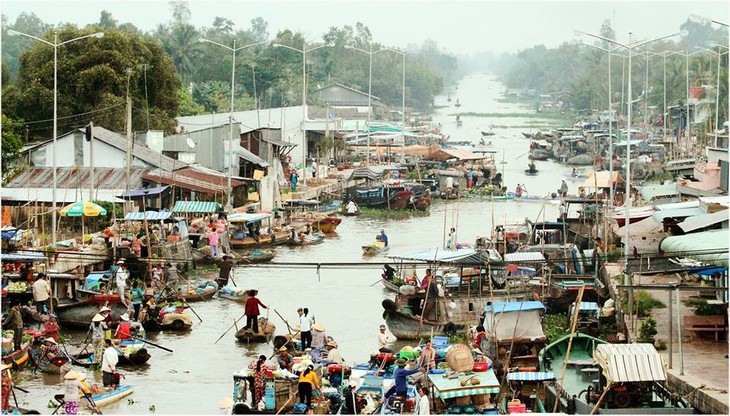 Pasar terapung Nga Nam kaya dengan budaya air daerah dataran rendah sungai Mekong - ảnh 2