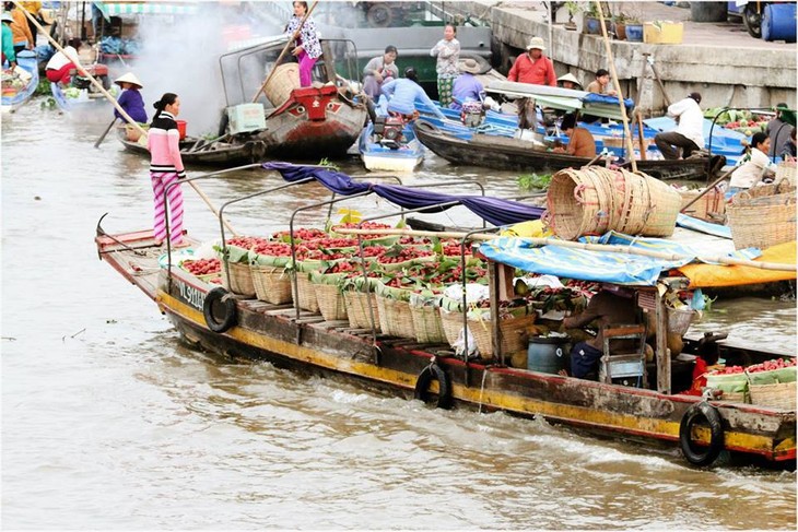 Pasar terapung Nga Nam kaya dengan budaya air daerah dataran rendah sungai Mekong - ảnh 4