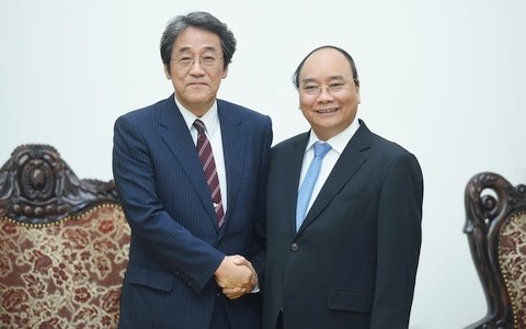 PM Vietnam, Nguyen Xuan Phuc menerima Dubes Jepang, Kuinio Umeda di Vietnam - ảnh 1