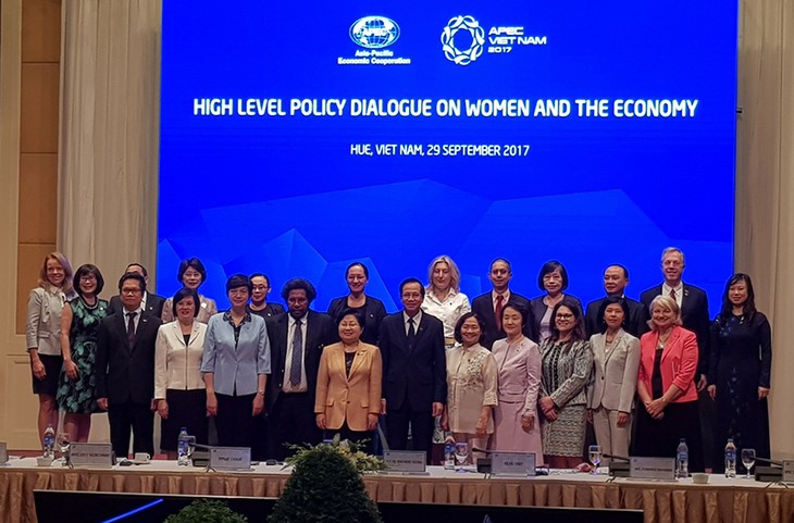 APEC menegaskan kesetaraan gender menjadi sentral perkembangan ekonomi dan sumber daya manusia - ảnh 1