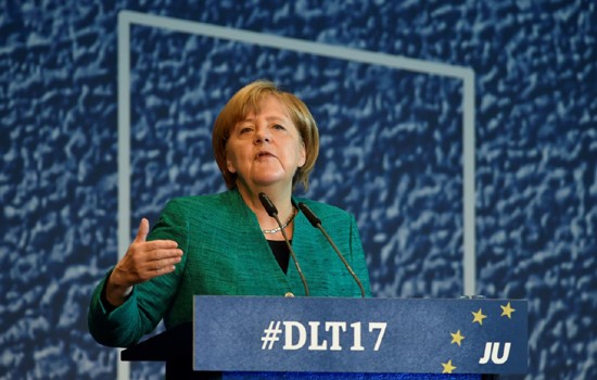 Kanselir Jerman, Angela Merkel mencapai permufakatan tentang kebijakan migran dengan Partai sekutu CSU - ảnh 1