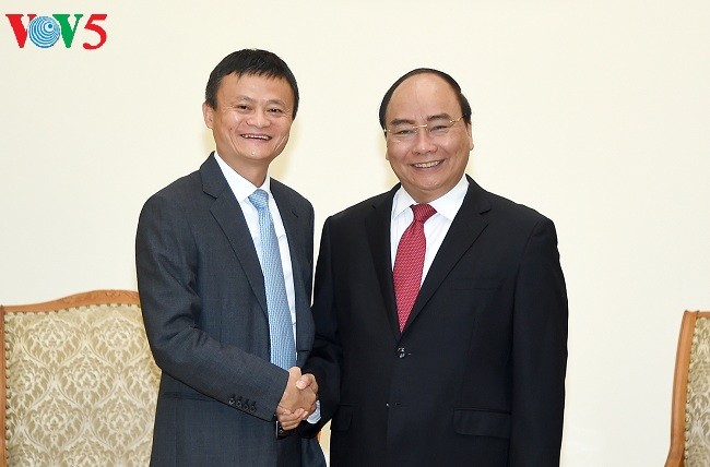 PM Vietnam, Nguyen Xuan Phuc  menerima Presiden Grup Perdagangan Elektronik Alibaba, Tiongkok - ảnh 1