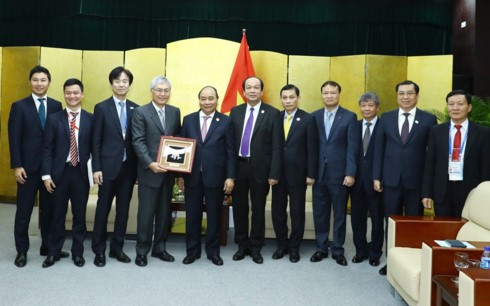 PM Vietnam, Nguyen Xuan Phuc menerima para pemimpin  dari grup-grup  besar yang menghadiri APEC - ảnh 1