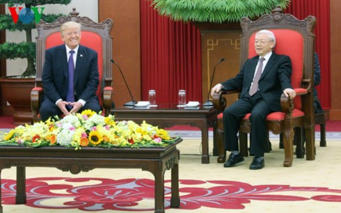 Sekjen  KS PKV, Nguyen Phu Trong menerima Presiden AS, Donald Trump - ảnh 1